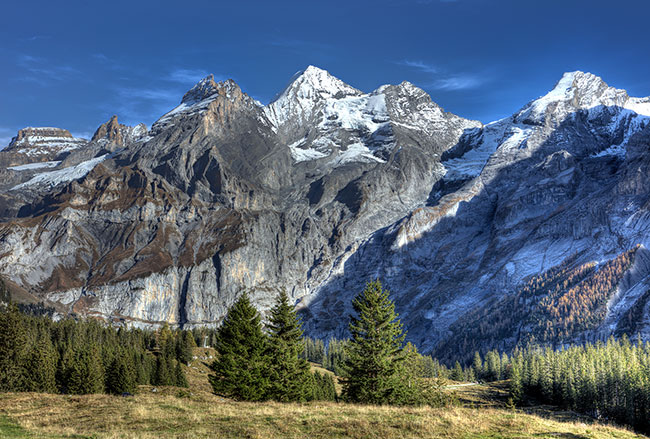 The summit footpath down to Lake Oeschinen